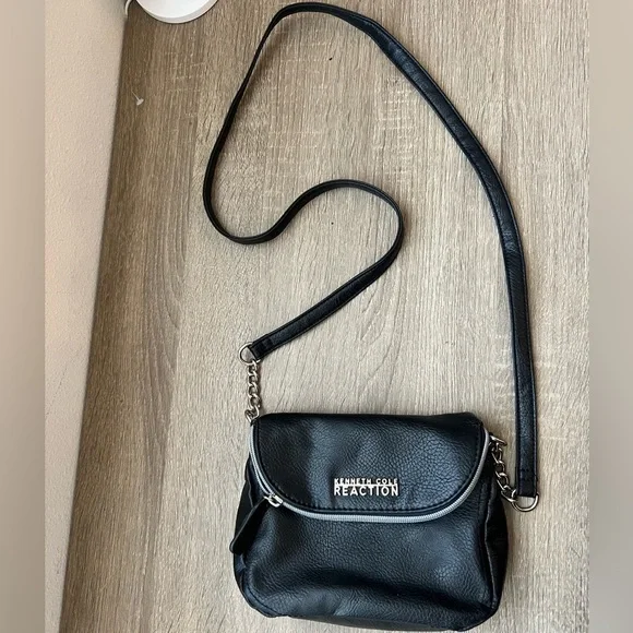 Kenneth Cole Reaction Black Crossbody Bag - Picture 2 of 10